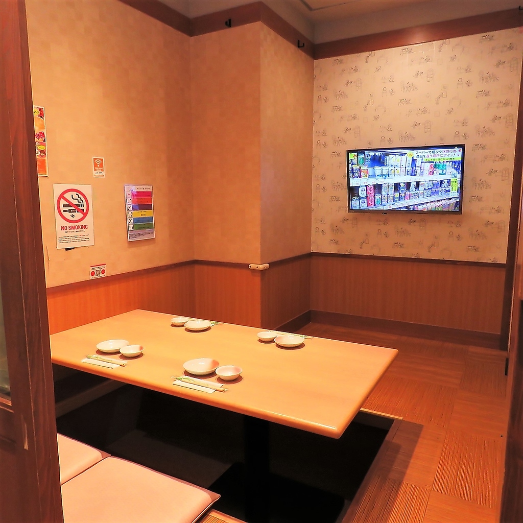 明るいスタッフがお出迎え～大小の個室をご用意。ゆっくりお楽しみください♪