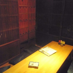 お席は全席掘りごたつ。仕切りがある半個室になっておりますので、ご家族や友人とのお食事にもピッタリです。