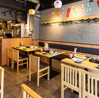 人数に合わせて使えるテーブル席！貸切は50名様までOK