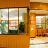 どこかカフェの様なお洒落な佇まいの入り口です。