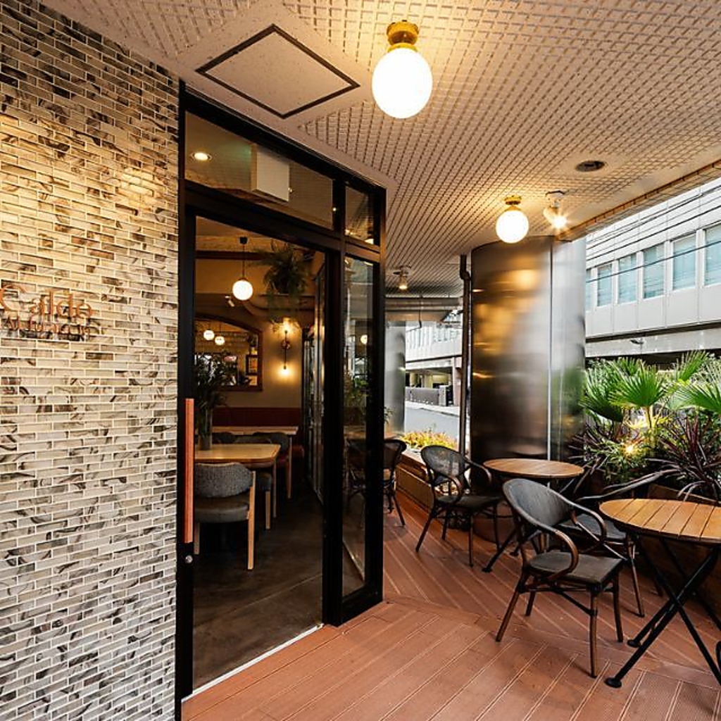 洗練されたデザインの開放感あふれるテラスで、都会の喧騒を忘れて穏やかな時間をお過ごしください。