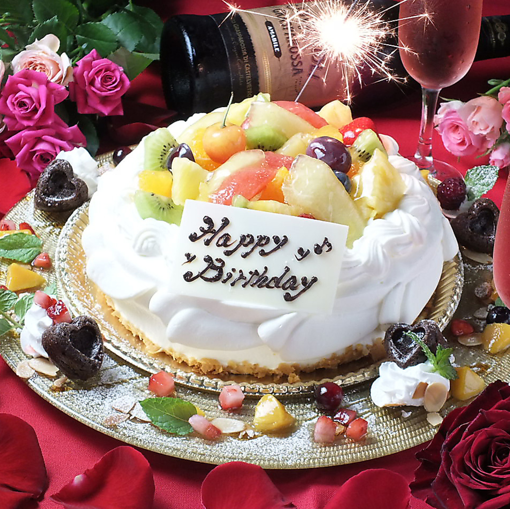 お誕生日ケーキの持ち込みなどもOK！大切な日のお祝いをお手伝いさせていただきます。