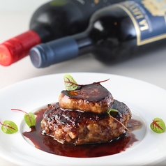 黒毛和牛と倭鴨のハンバーグ　フォアグラのソテー