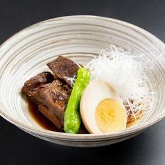 牛タンの角煮煮卵添え