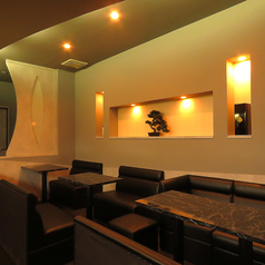 大人数での二次会やイベントに最適な貸切利用も大歓迎!フード持ち込みOKで、カラオケも完備。参加人数に合わせてお席のレイアウトも自由に変更可能です。幹事様のご要望にしっかりお応えしますので、貸切人数などお気軽にご相談を!