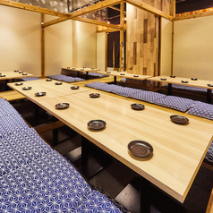 掘りごたつ席を完備！足を延ばして寛げるので宴会に最適◎美味しい料理とお酒をじっくり楽しみたい方にぴったり。自慢の鮮魚や多数取り揃えた肴をお好みのお酒と共に堪能いただけます。落ち着いた雰囲気の中で、自分だけの贅沢な時間をお過ごしください！
