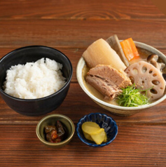 とん汁ごはんセット 〈とん汁・ごはん・漬物〉