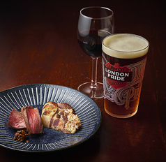 料理合わせたビールやワインも多数。