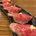 料理メニュー写真 黒毛和牛ローストビーフのお寿司　三貫