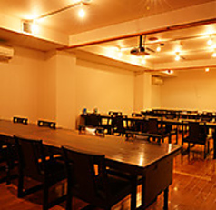 ≪2F/宴会場≫最大50名様まで対応可能!ご宴会や同窓会などの様々なシーンでご利用頂けます。