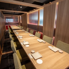 大人な雰囲気漂う個室席は接待等のご利用にもおすすめです。女子会などの飲み会にもぜひ★小人数から大人数までご宴会ご予約を承っております！お席のみのご予約も可能ですので是非お問合せください♪