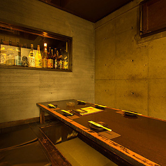 広々としたお座敷席は、大人数でのご宴会に最適です。会社の忘年会や歓送迎会など、ワイワイ盛り上がりたい集まりにご利用ください。事前にご予約をお願いいたします。