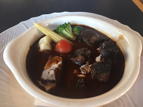 秋冬限定、牛ホホ肉のシチュー始めました。とろける食感をどうぞ。ランチセット1800円