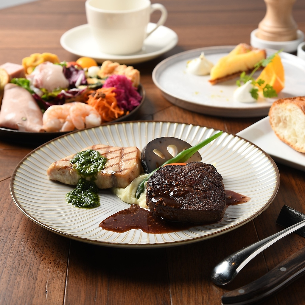 お得な選べるメインのスペシャルランチ