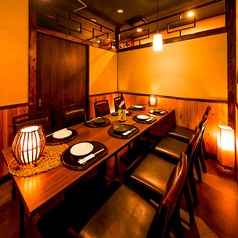 【情緒漂う完全個室◎】間接照明がやさしく灯る上質な空間で、ゆったりとしたお食事のひとときをご提供。全席個室または半個室で、接待・記念日・ご会食など多彩なシーンに対応可能です。和の趣を感じる上野の隠れ家空間で、旬の味覚とともに贅沢な時間をお楽しみください。※個室指定不可