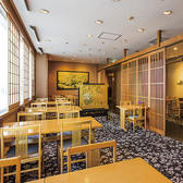 各お部屋、お席のタイプは異なりますがおもてなしの心を持ち、落ち着いた和の空間でごゆっくりお過ごしください。