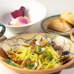 ランチ限定！島食材を彩り豊かに味わう特別メニュー