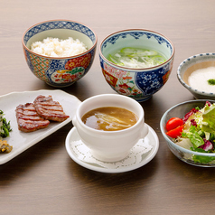 牛たん定食と気仙沼ふかひれスープ
