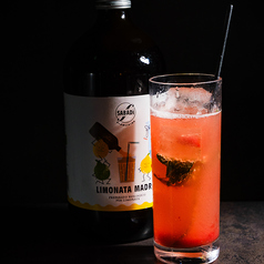 赤いレモンサワーカクテル