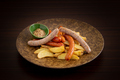 料理メニュー写真&nbsp;ソーセージ&ウェッジカットポテトフライ