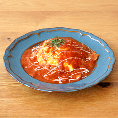 たっぷりトマトソースのオムライス