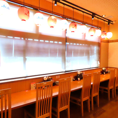 【1名様~2名様向け】臨場感のあるカウンター席は、料理が出来上がる瞬間を目の前で楽しむことができる人気のお席です!1名様でのちょい飲みや恋人とデートでのご利用も大歓迎です!横並びの席で会話も弾むはず…!その他、様々な利用シーンでご活用可能です!飲み屋をお探しの際は、ふらっと気軽にご来店ください♪