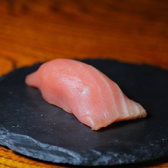 【黒潮本マグロ】中トロ/ほほ肉タタキ 各1貫