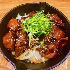 牛ホルモンの味噌ダレ炒め(レバー・ハツ・小腸)