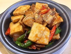 砂鍋千叶豆腐／弾力ある中国豆腐のピリ辛土鍋煮
