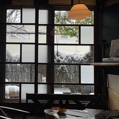 落ち着いたノスタルジックな空間とどこか異国な雰囲気もある店内
