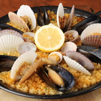 パエリアは香り豊かで小さいサイズも♪