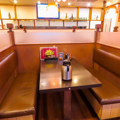 広々としたテーブル席も有り!