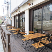 ゆったりとお食事を楽しめるカジュアルな雰囲気！