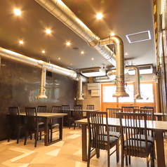 上質な空間をまるごと貸切に。落ち着いた雰囲気の店内を贅沢に使える貸切プランは、接待やご宴会に最適です。上質な焼肉ときめ細やかなサービスで、心に残るひとときを演出いたします。人数やご予算など、お気軽にご相談ください。