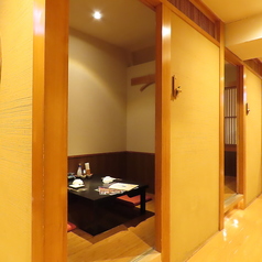 デートにも人気の2名個室は早い者勝ち！湘南台でのご接待やご会食等の外せないシーンにも是非、ご活用下さい。和情緒溢れる店内で、癒しのひとときを…。落ち着いた雰囲気で安心できる空間を各種取り揃えています。　飲み会は個室で決まり♪種類豊富な生ビール付きの、60種類以上の単品飲み放題もご用意しております♪