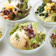 サラダおかわり自由！