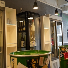 オープンキッチンに面したお席では、おひとり様でしっぽりとお酒を楽しむもよし◎