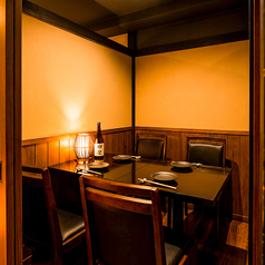 2名様～団体様まで人数に応じた個室をご案内◎和の趣を感じる空間で、接待や女子会、会社宴会など様々なシーンに対応。外せない会食にも最適です♪旬素材を活かした和食や牛かつ、自家製モツ煮などを贅沢に堪能できるコースも豊富にご用意。上質なおもてなしで、心に残るひとときをお届けします。※個室指定不可