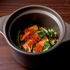 鮭といくらの土鍋飯