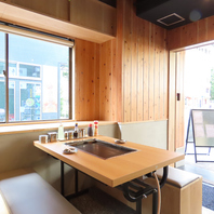 全席鉄板完備!目の前で焼き上げる楽しさ