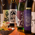 厳選した全国各地の日本酒や焼酎をセレクト。なかなか飲めない銘柄もご用意◎