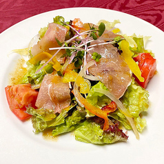 生ハムと彩り野菜のサラダ