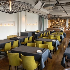 ブラッスリー モノクローム 天王寺ミオ駐車場ビルの雰囲気1