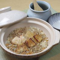 蓋を開ける瞬間に期待が高まる土鍋の炊き込みご飯