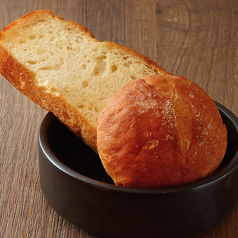 自家製パン(フォカッチャ、プチフランス)