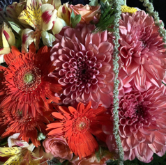 サプライズブーケのご相談承っております、思い出に残るひとときをお過ごしください。