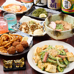 沖縄の食材をふんだんに使った料理と地酒