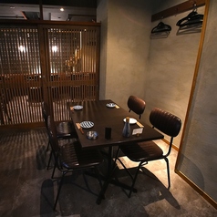 テーブル席2名から80名様和モダンテーブル席は2名様～最大80名様まで対応可能です。飲み会・忘年会・歓送迎会などにおすすめです。