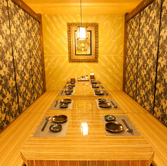 木目を基調とした落ち着きある上品な空間◎照明も明るすぎずゆったりとくつろげるお部屋になっております。大事な接待や会食で大変人気のお席となっております♪