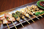 お酒のお供に大人気の焼き鳥も各種ご用意♪盛り合わせあり、ご注文は二本より承ります